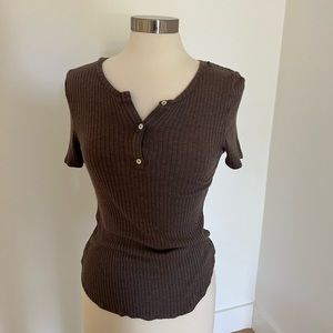 Excellent condition super soft looks great with sweatpants or jeans size small